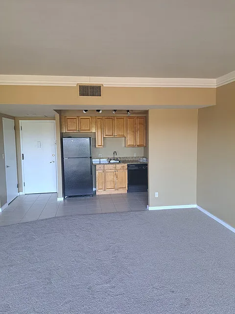 Building Photo - 4750 N Central Ave #4P