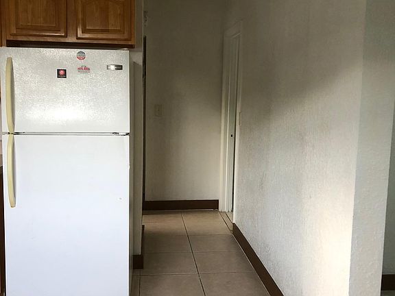 5th image of 1995 NE 167th St APT 1
