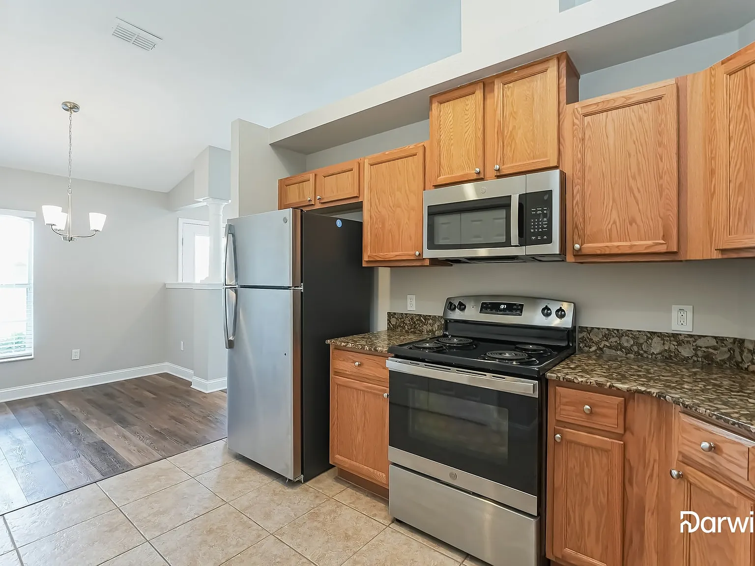 3 bed, 2.0 bath, 1512 sqft, $2,025 — Photo 2