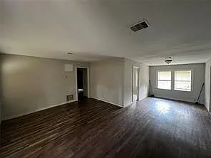 3 bed, 1.0 bath, 1181 sqft, $1,300 — Photo 2