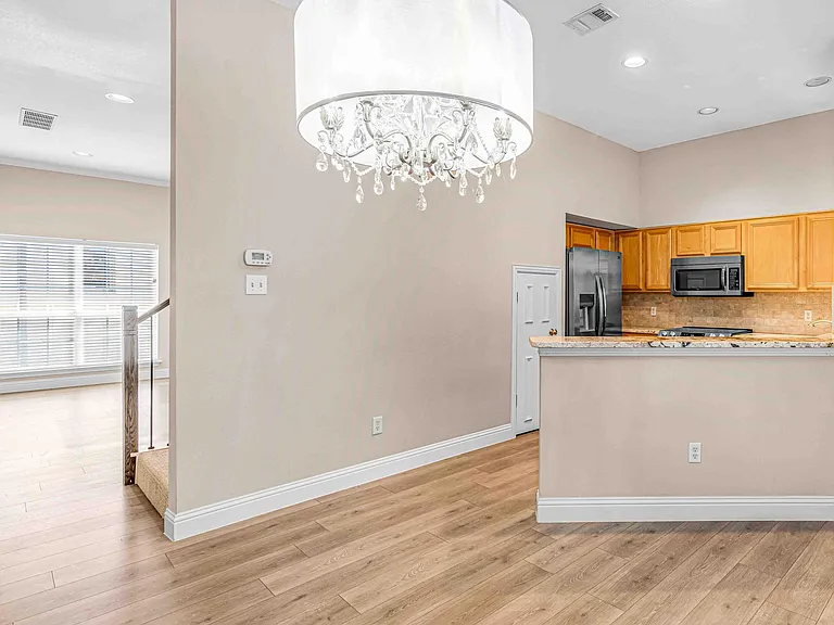 3327 Rosedale Ave #B — Photo 10