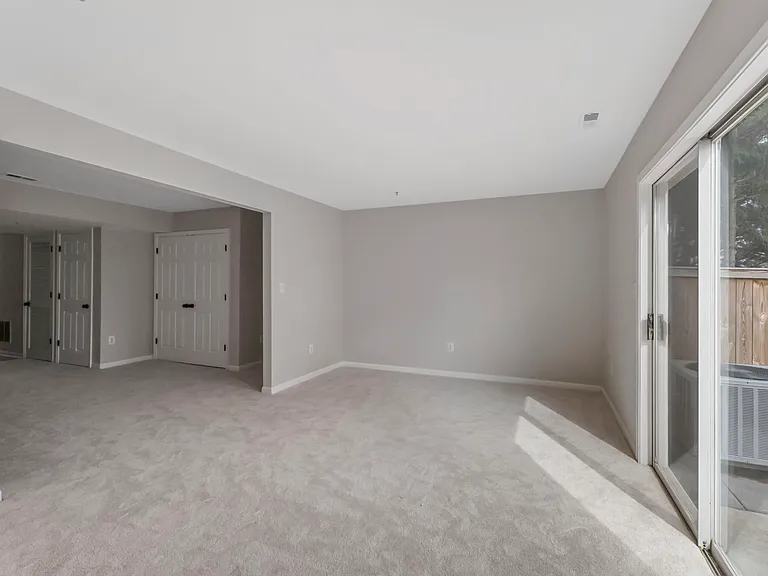 946 Monet Dr — Photo 8