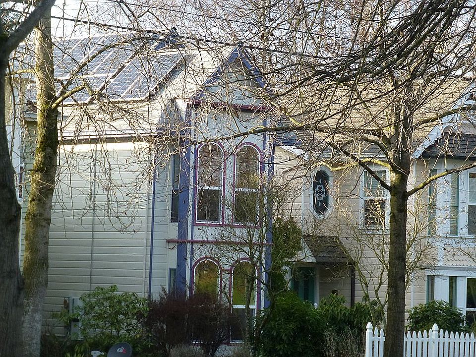 9221 College Way N w/solar