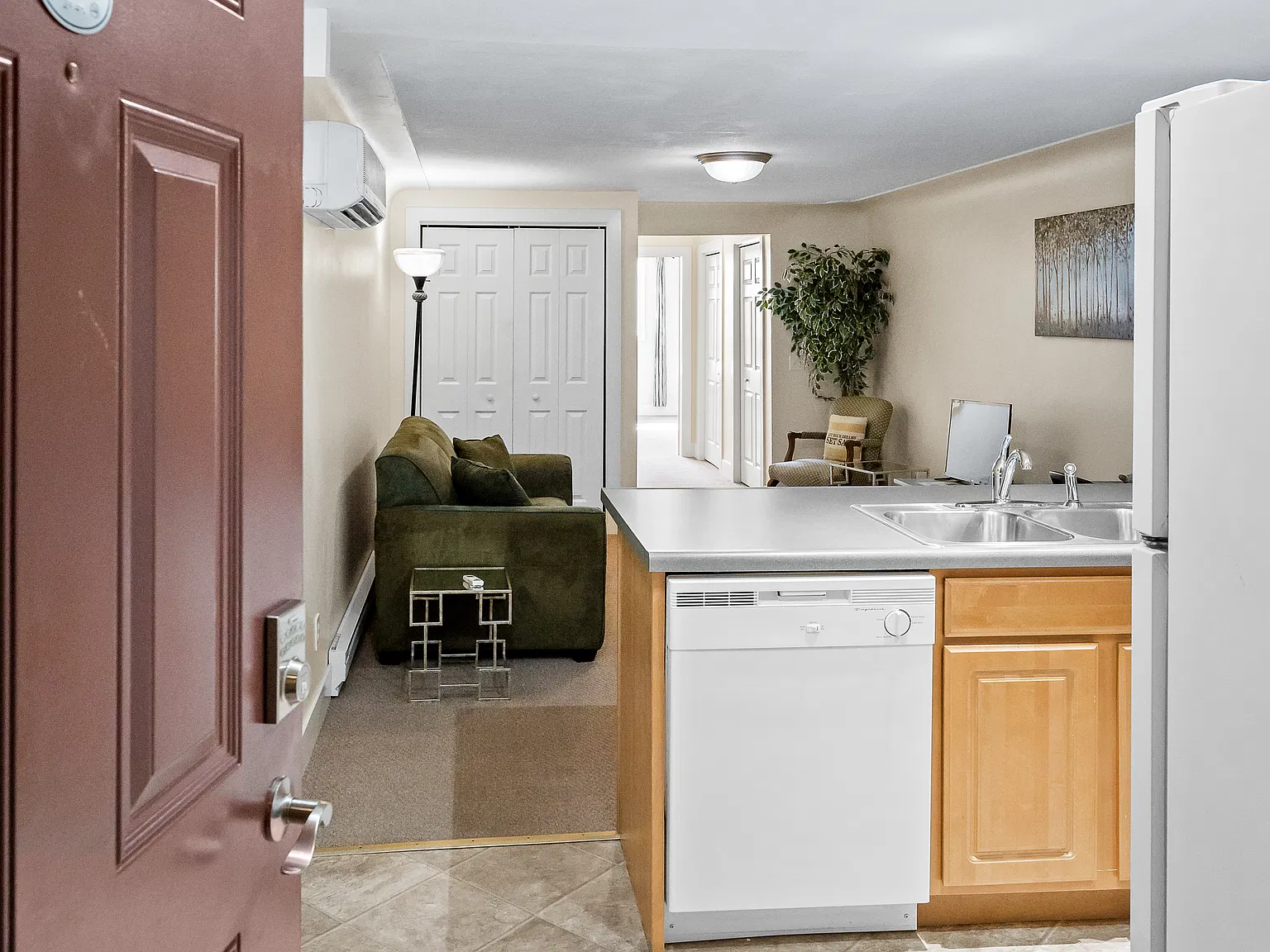 1 bed, $895 — Photo 1