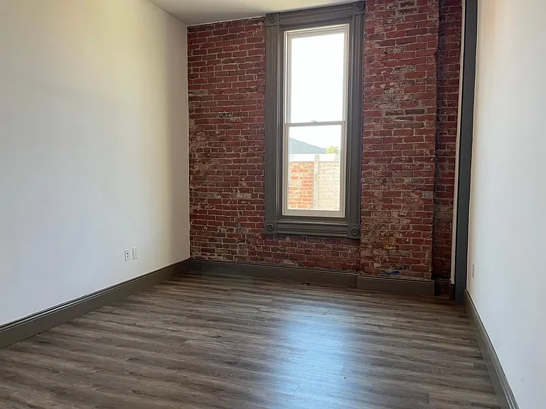 401 2nd St #206 — Photo 9