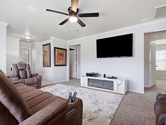 3rd image of 718 Sun Lodge Dr