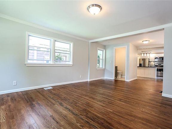 5th image of 10 Jackson St