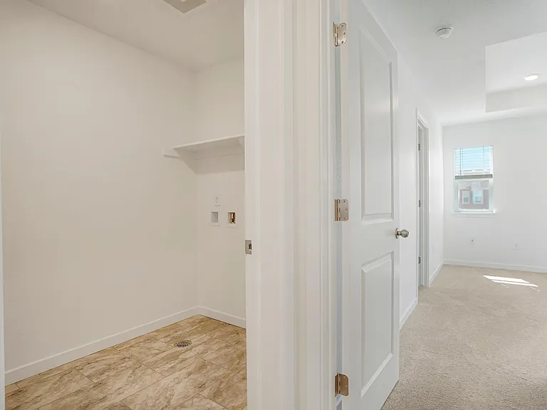 1564 Burke Aly — Photo 18