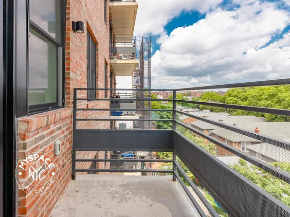 581 Ocean Parkway image 1 of 9