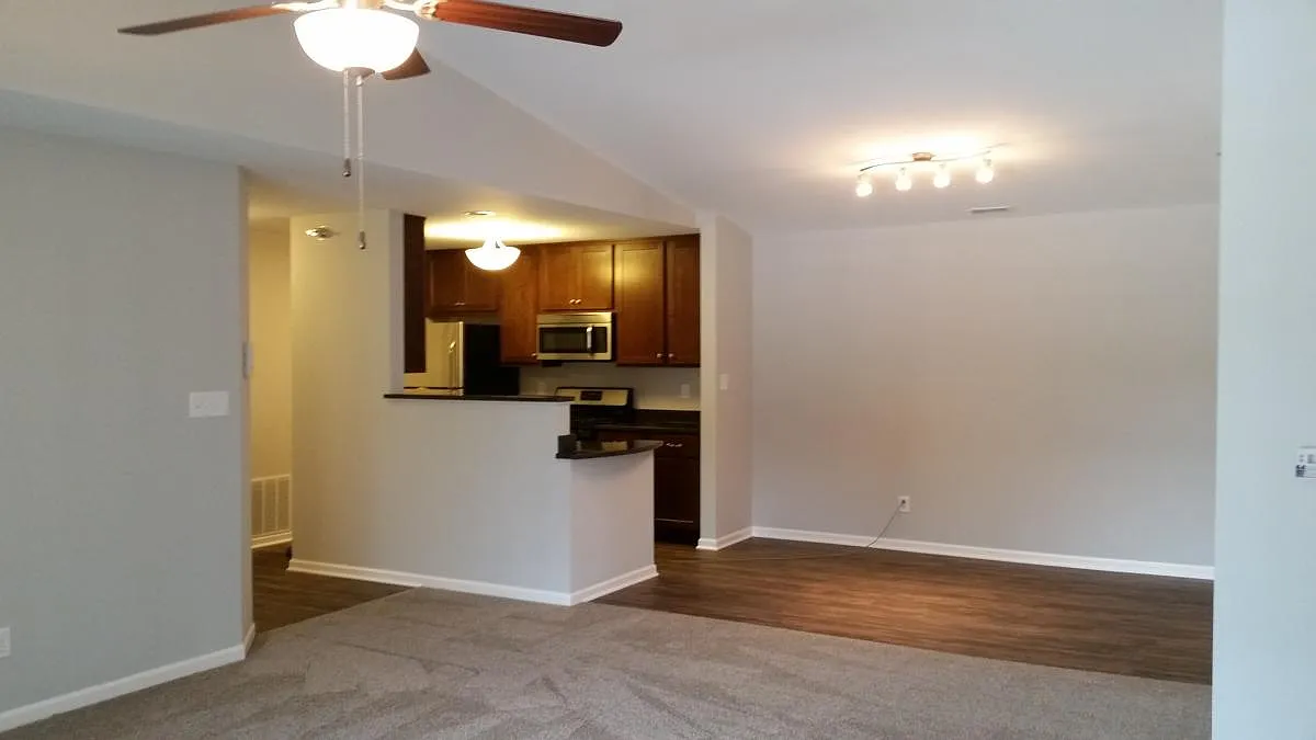 2 bed, 1325 sqft, $1,950 — Photo 2