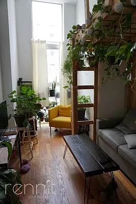 Rented by Rennit Inc. | media 24