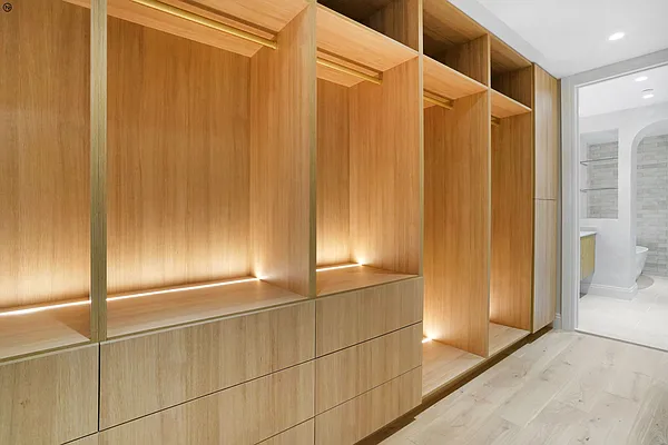 Sold by Nomad Property Group, LLC | media 33