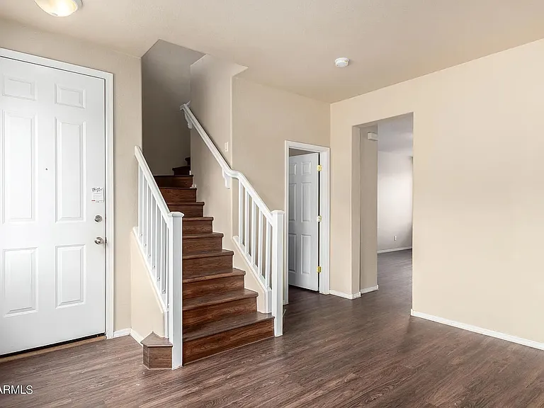 5125 S 15th Pl — Photo 2