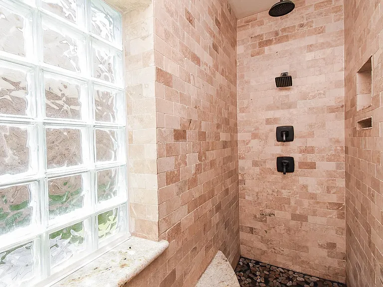 16915 Locust Springs Dr — Photo 19