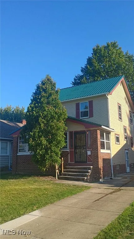 26250 Shoreview Ave photo 1