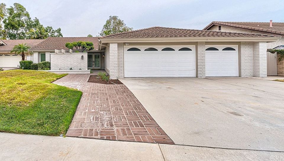 1st image of 2206 Oakridge Ct