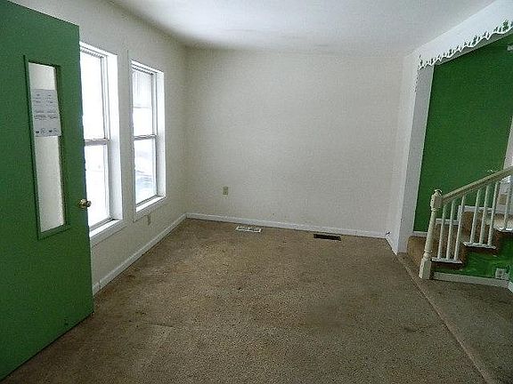 3rd image of 2541 Ome Ave