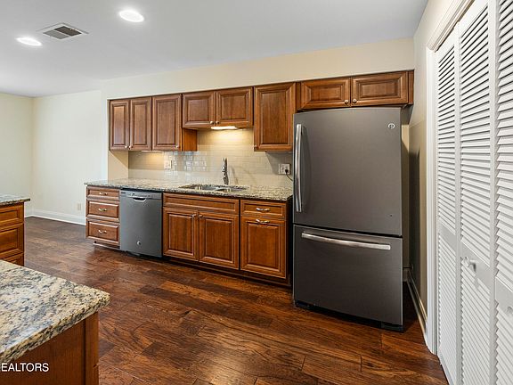 5th image of 1490 Touraine Pl