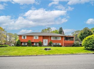 30 Kingswood Dr, North Stonington, CT 06359