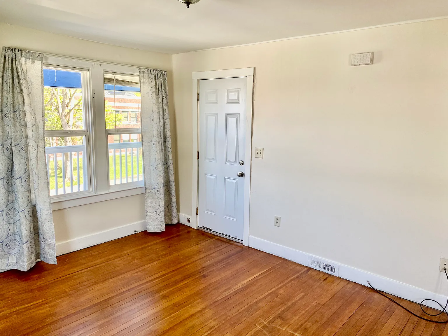 2 bed, 700 sqft, $1,175 — Photo 3