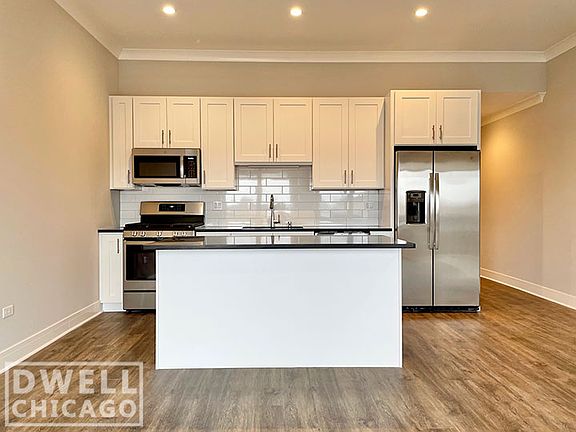 2nd image of 927 W Irving Park #204