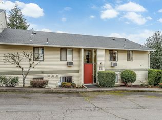 12066 SW King Arthur St APT B, King City, OR 97224