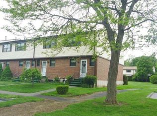157 Hampton Ct, Newington, CT 06111