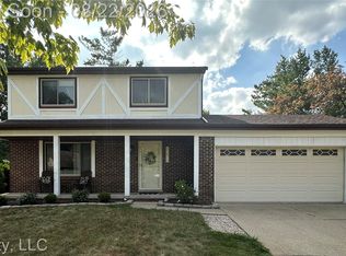 43813 Yorktown St, Canton, MI 48188