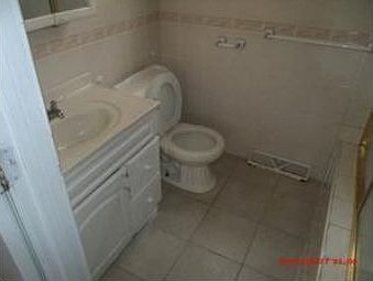 4th image of 22 50th Ave
