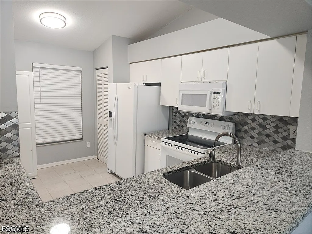 2 bed, 2.0 bath, 1442 sqft, $1,900 — Photo 2