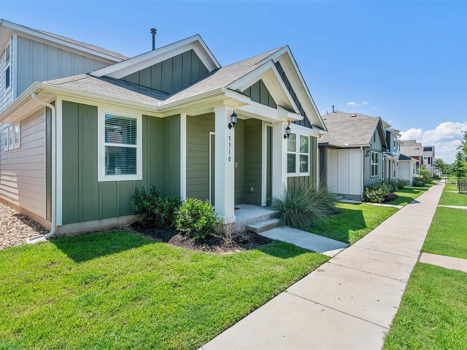 3 bed, 2.5 bath, 2015 sqft, $3,250 — Photo 3