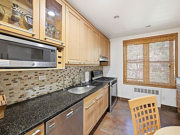 4th image of 2620 Ocean Pkwy APT 3J