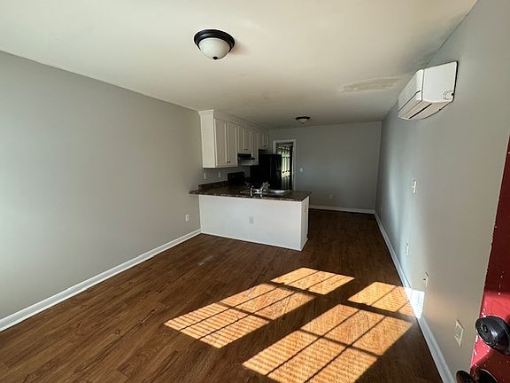 2nd image of 208 Woodland Trl