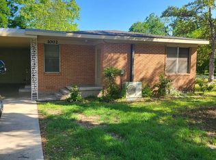 1002 Wallace St #B, Taylor, TX 76574
