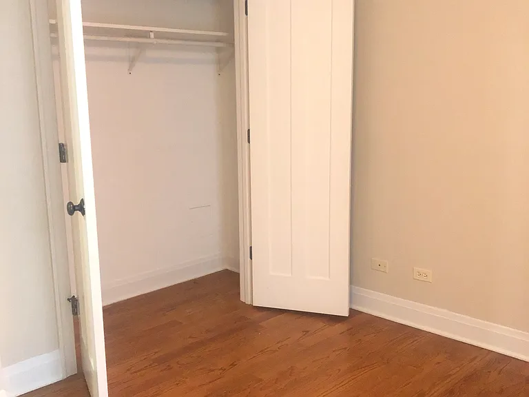 2706 W Ainslie St #2E — Photo 19