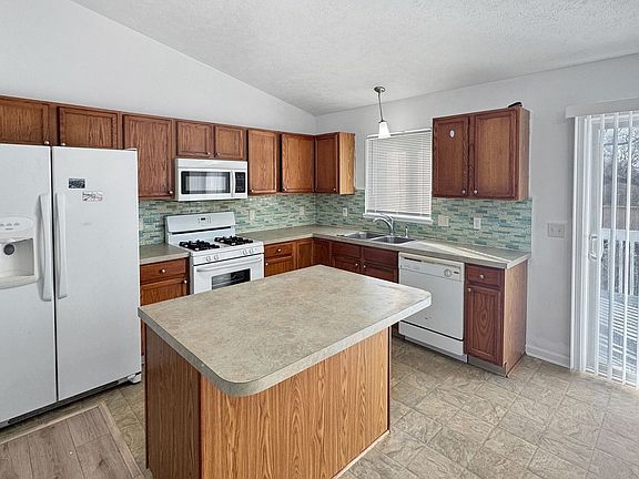 4th image of 62 Regent St SE