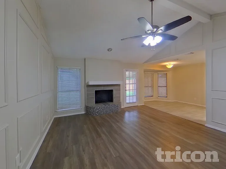 3910 Lillie St — Photo 4