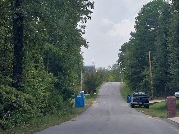 4th image of Berkshire Dr