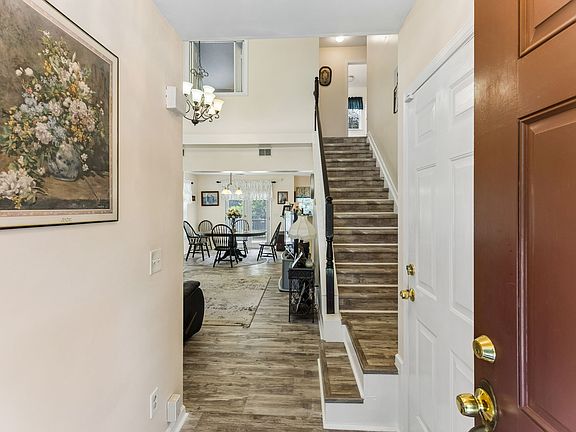 4th image of 1001 Brookside Woods Blvd