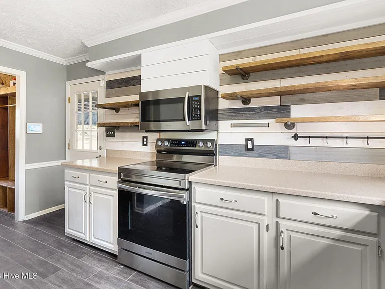 7666 Wilkins Dr — Photo 20