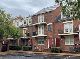 25 Academy Ln, Hampton, VA 23669