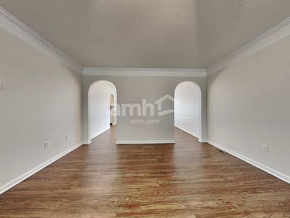 4th image of 917 Sleepy Hollow Dr