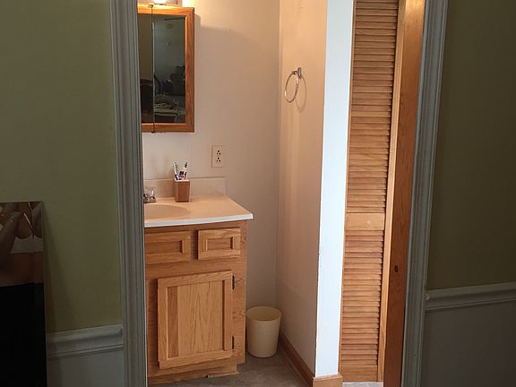 2nd image of 626 S Huckleberry Ave