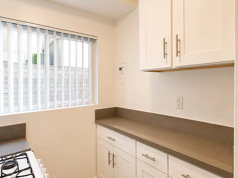 3730 Clarington Ave — Photo 7