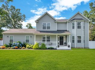 14 Manchester Rd, Huntington, NY 11743