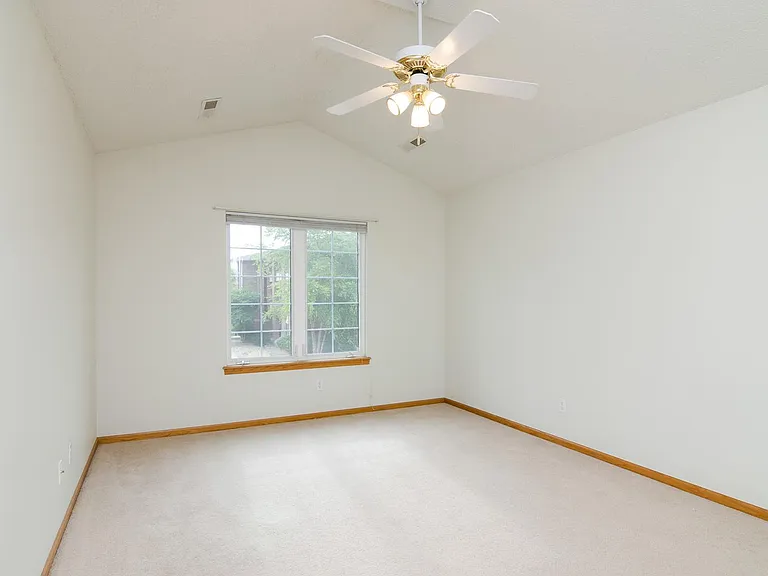 2613 Rushmore Dr — Photo 17