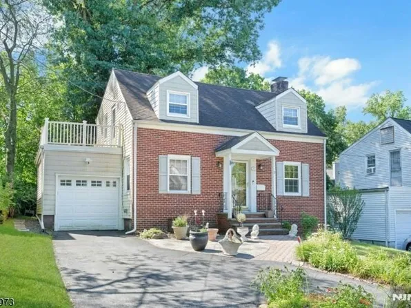8 Roosevelt Ter, Livingston, NJ 07039