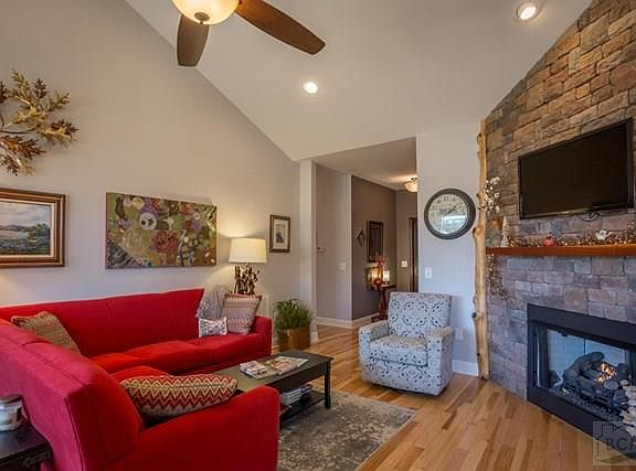 5th image of 210 Sherwood Pl