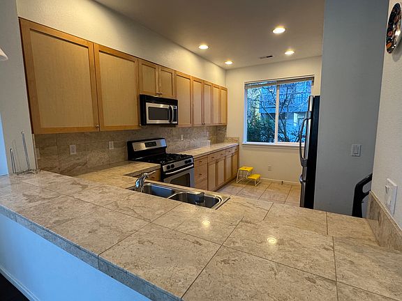 Kitchen + Appliances