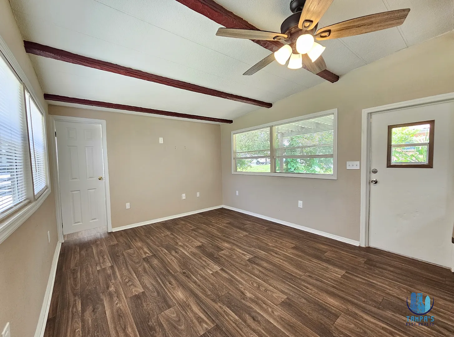 *Move-In Special* Amazing Rental In Zephyrhills - 2 Bed 2 Bath Home Available Now — Photo 4
